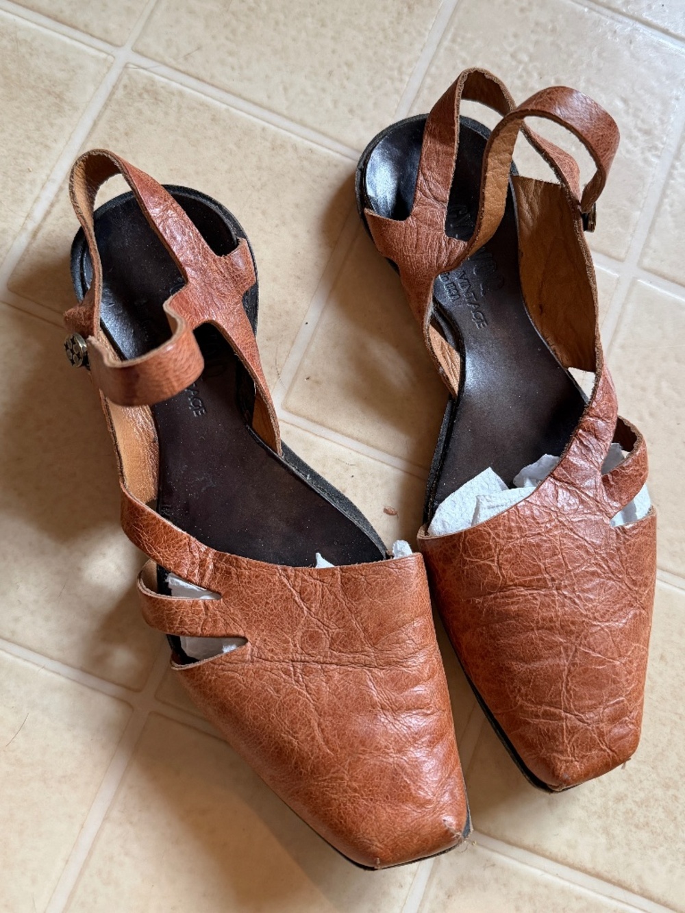Cydwoq HOLD handmade USA/CA sandals flats shoes USW 7.5 EU 37-1/2